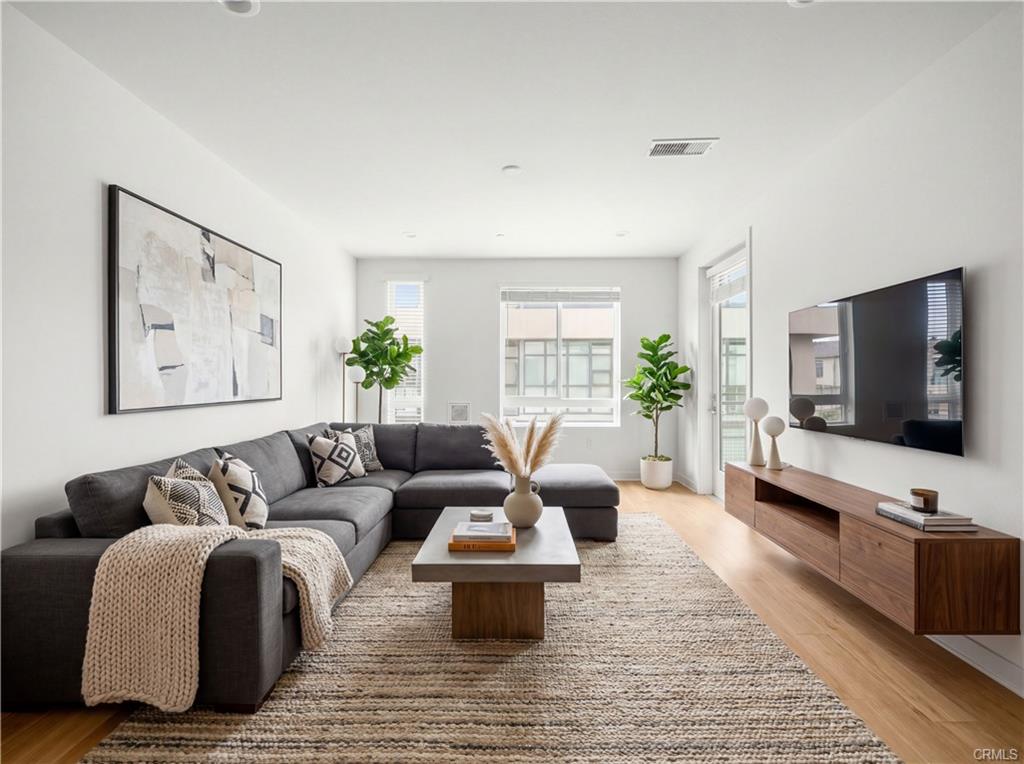 2402 Nolita
