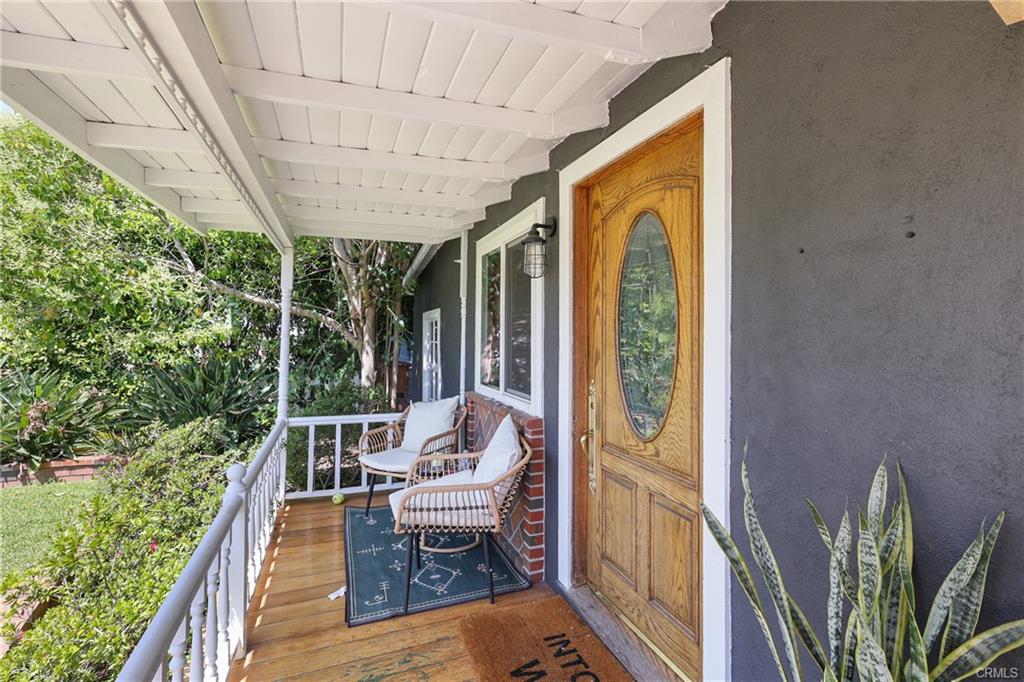 2642 Westminster Pl — covered front porch seating area