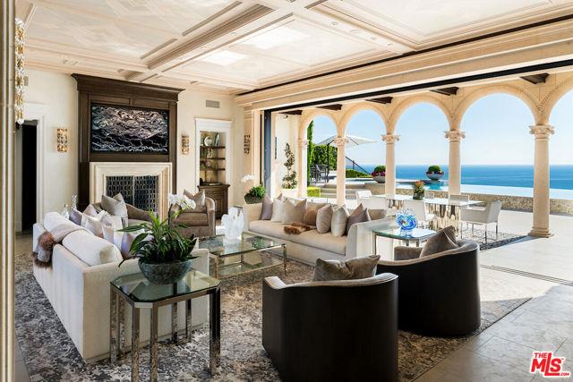 6 Mystique — interior and exterior view 4