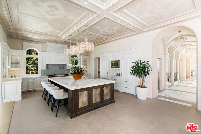 6 Mystique — interior and exterior view 9