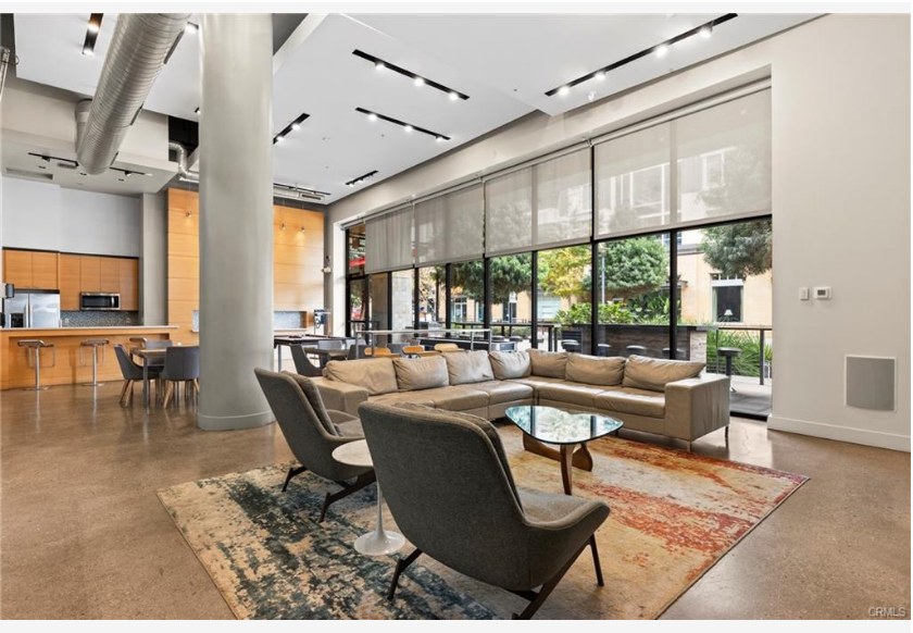 133 The Promenade N #318 — resident clubroom with full kitchen and lounge seating