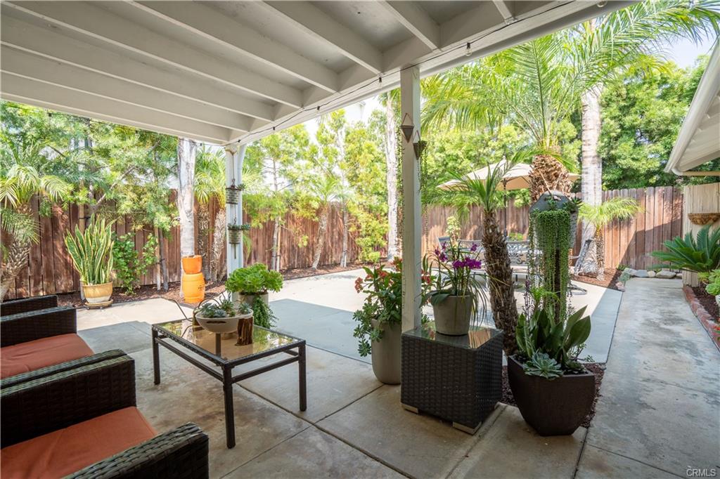 1170 Gleneagles — covered patio lounge with outdoor speakers