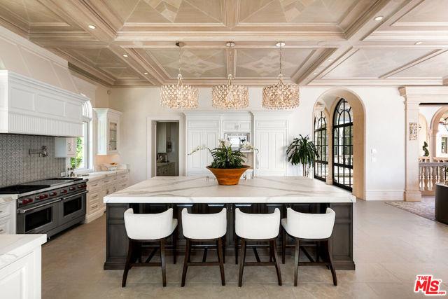 6 Mystique — interior and exterior view 12
