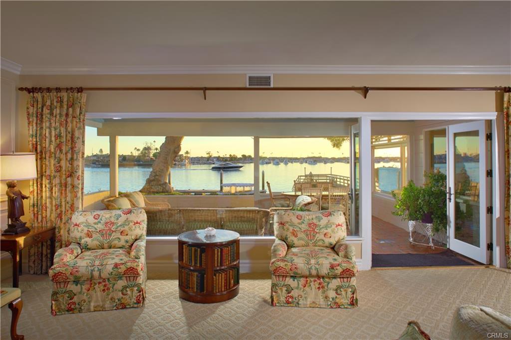 20 Harbor Island — living room opening to the waterfront terrace